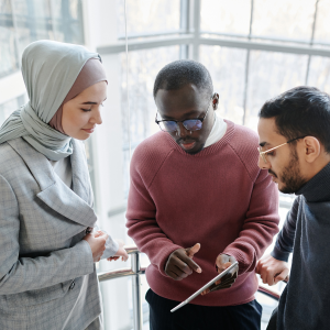 بدء محادثات مع أشخاص جدد