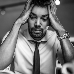 الإيذاء النفسي: كيف تتعامل مع الأشخاص السامين في حياتك؟ 8 الإيذاء النفسي